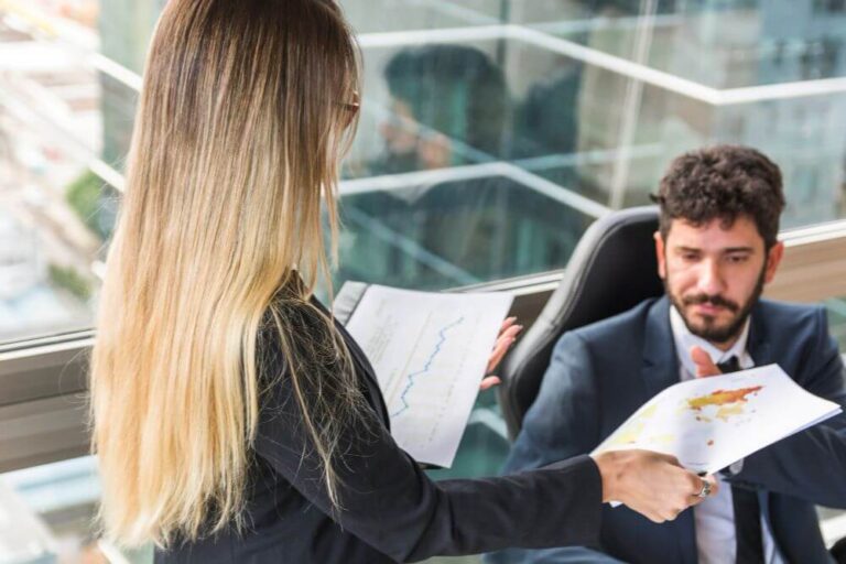 What Are the Benefits of Using a Franchise Consultant Over Going Solo